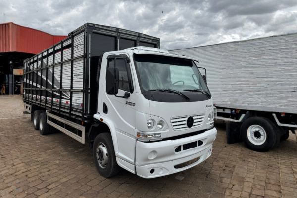 mercedes benz accelo 915