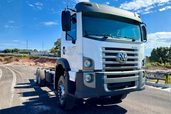 Volkswagen 31.330 – Caminhão seminovo Sandri Caminhões