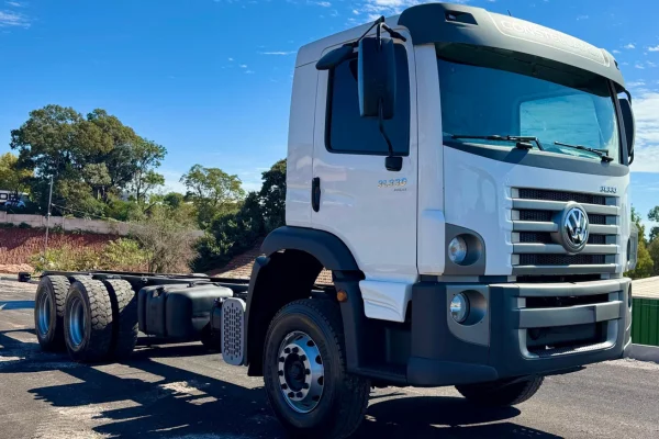 Volkswagen 31.330 – Caminhão seminovo Sandri Caminhões
