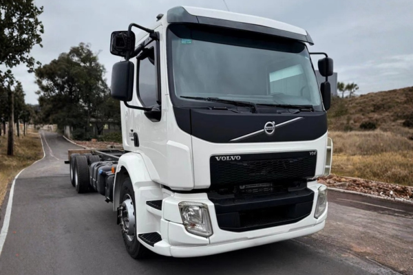 Volvo VM 330 Cabine Leito 2019