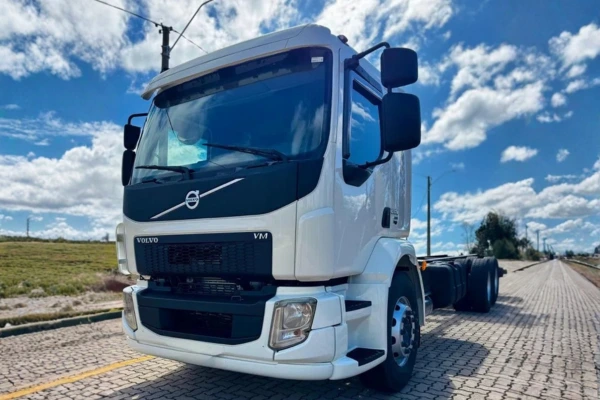 Volvo VM 330 Leito 2019